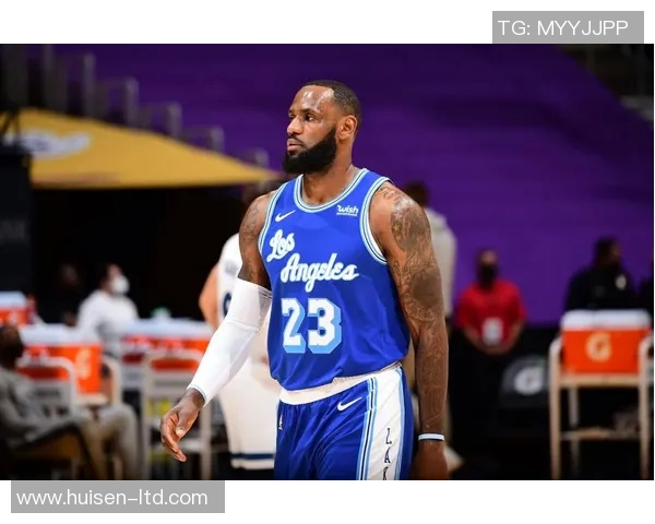 詹姆斯带伤带队连胜，湖人力压篮网夺榜首，霸气双核引爆西部赛场